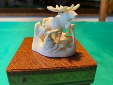 Schnitzerei aus Elch-Horn -