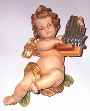 nackter Engel mit  Handorgel