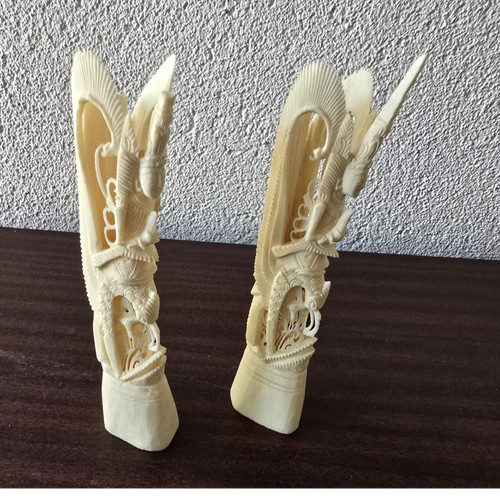 Zwei geschnitzte beinfiguren - geschnitzte,